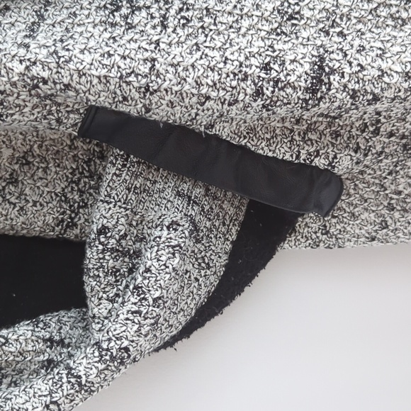 Line Waterfall Cardigan black and white - Picture 2 of 7